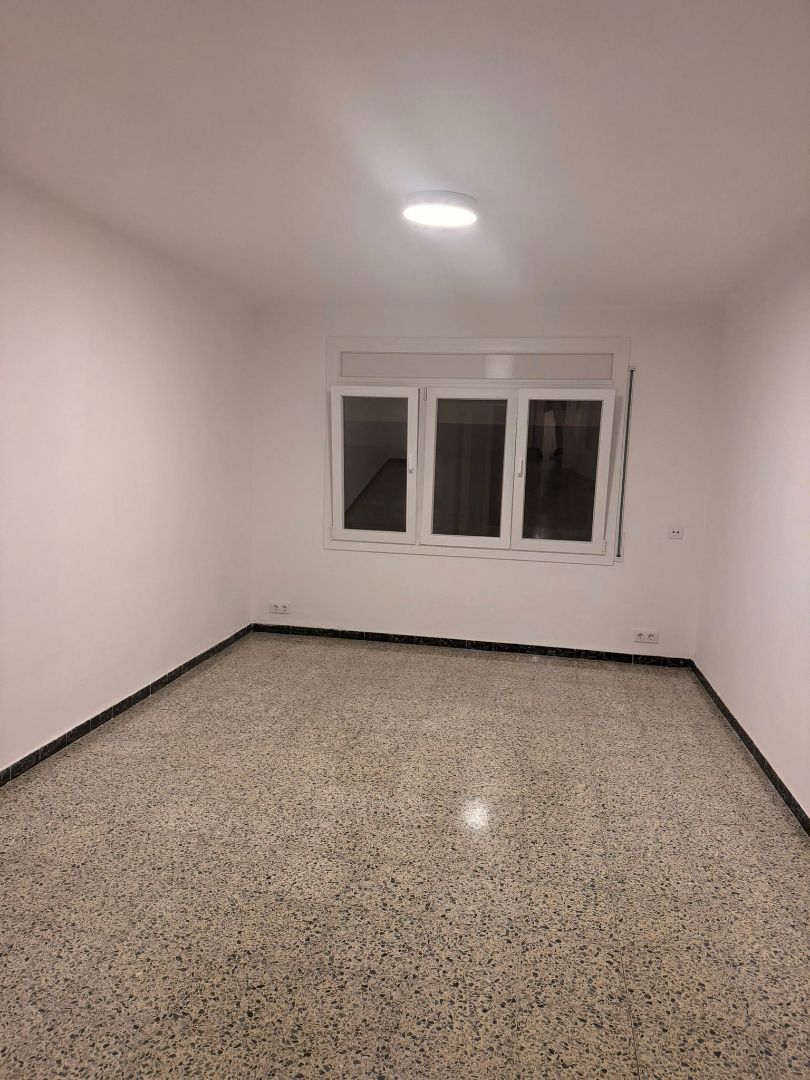 Habitación de Piso de alquiler en Banyoles con Horno y Balcón