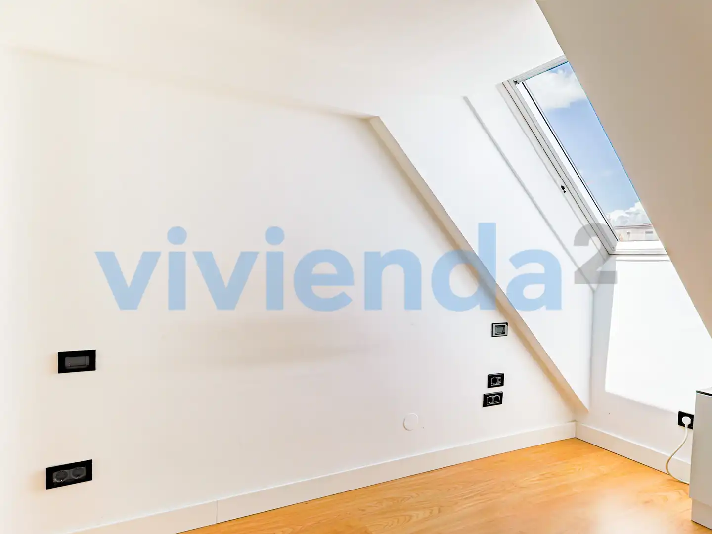 Schlafzimmer von Wohnung zur Miete in Madrid mit Heizung und Balkon