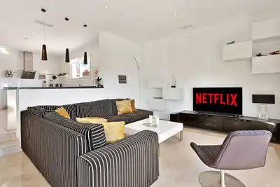 Sala d'estar de Casa o xalet en venda en Marbella amb Aire condicionat, Calefacció i Jardí privat