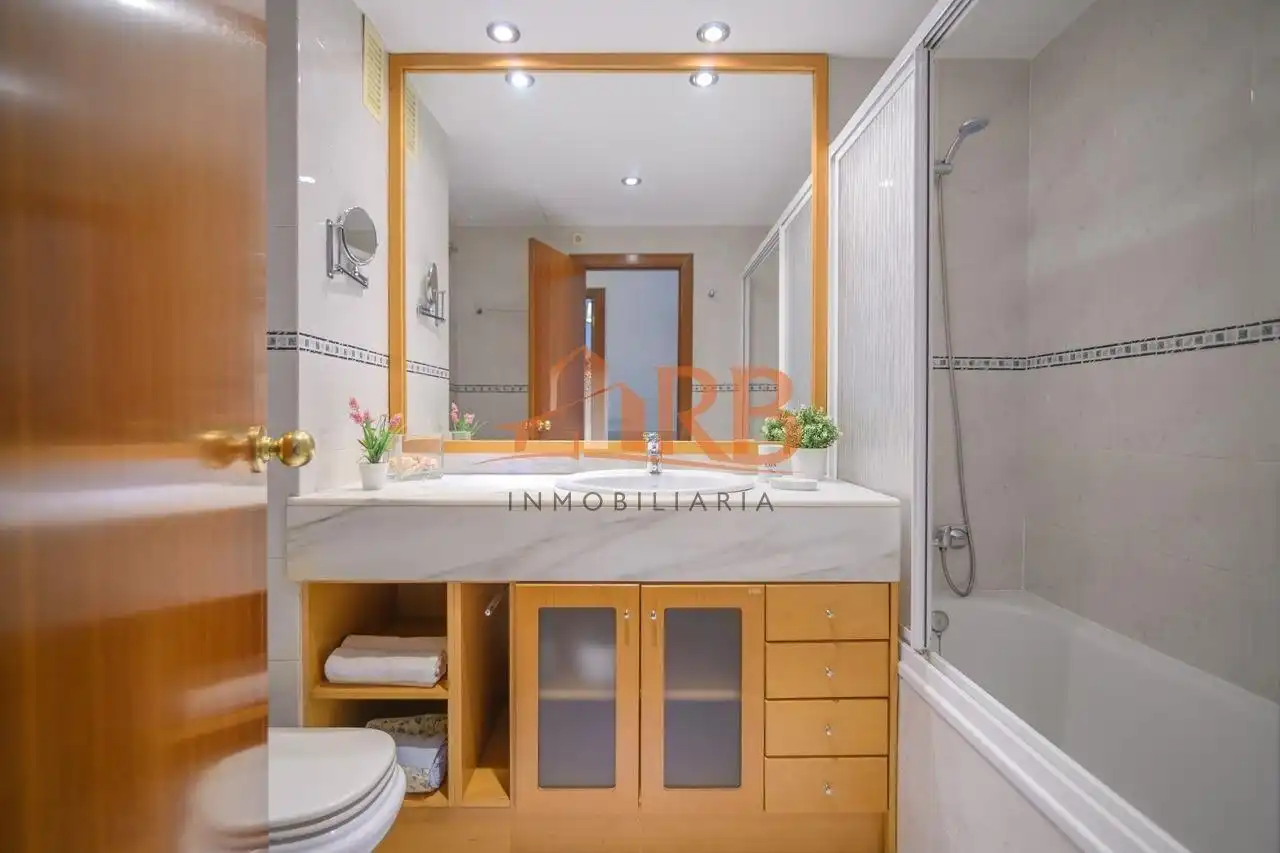 Baño de Ático en venta en Castelldefels con Aire acondicionado, Calefacción y Terraza
