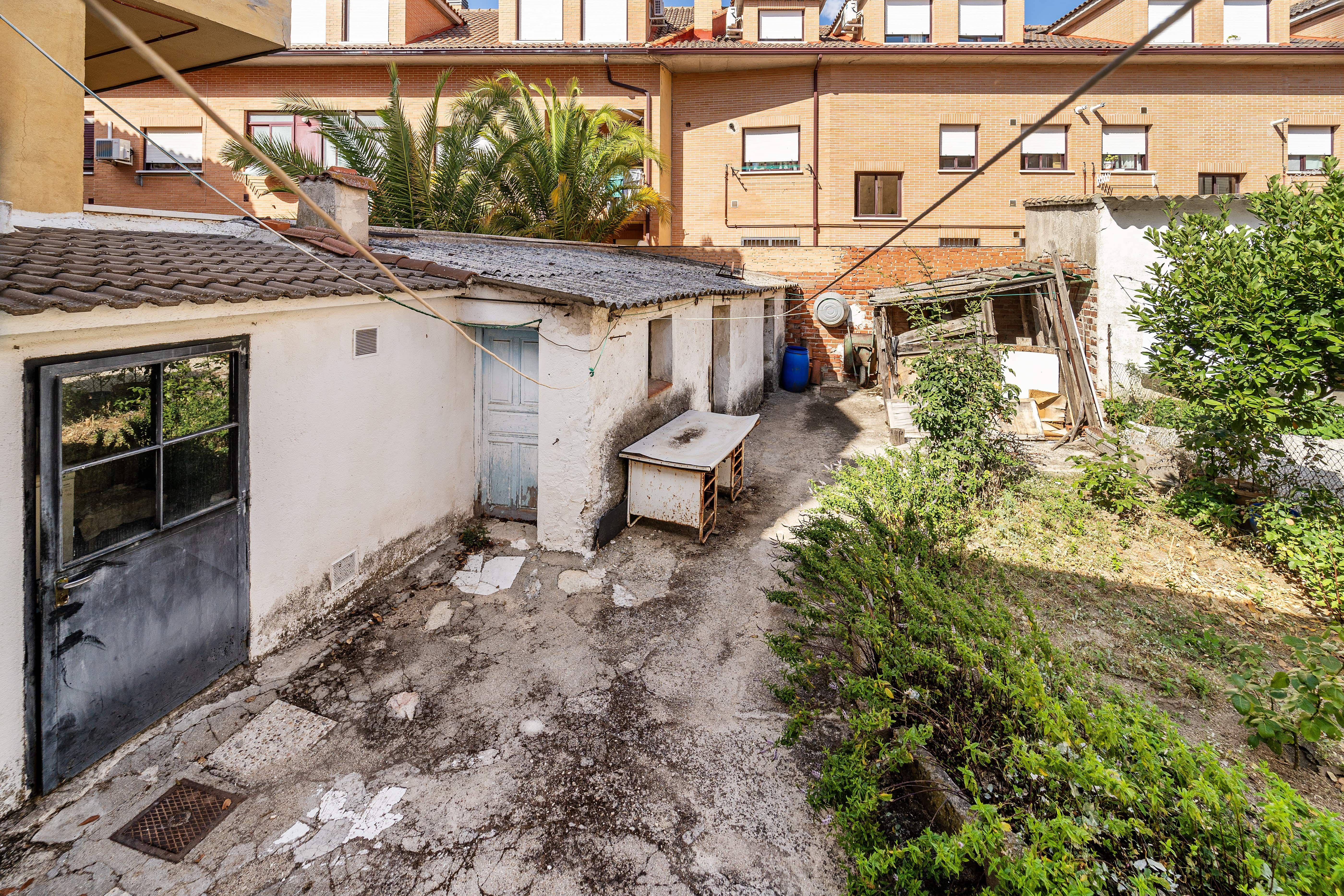 Exterior view of Single-family semi-detached for sale in Sevilla la Nueva  with Heating, Private garden and Terrace