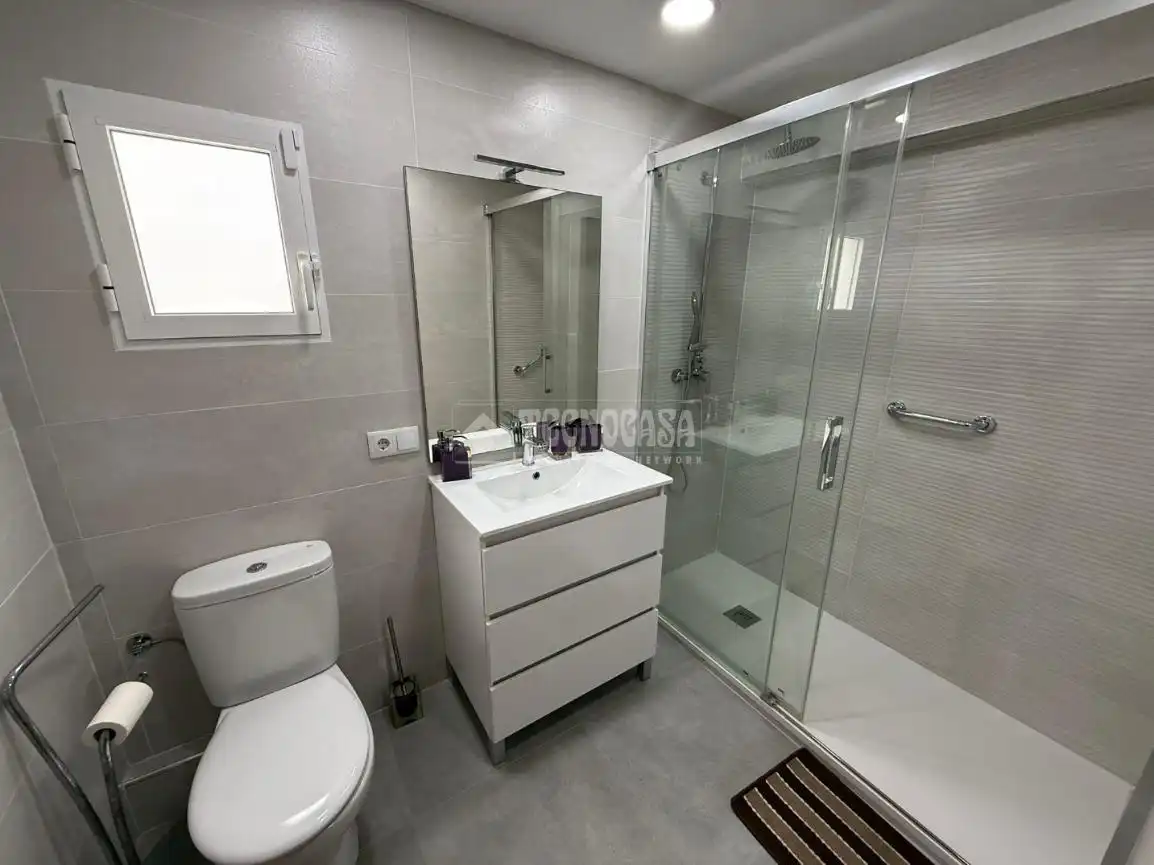 Bathroom of Flat for sale in Valencia  with Air Conditioner