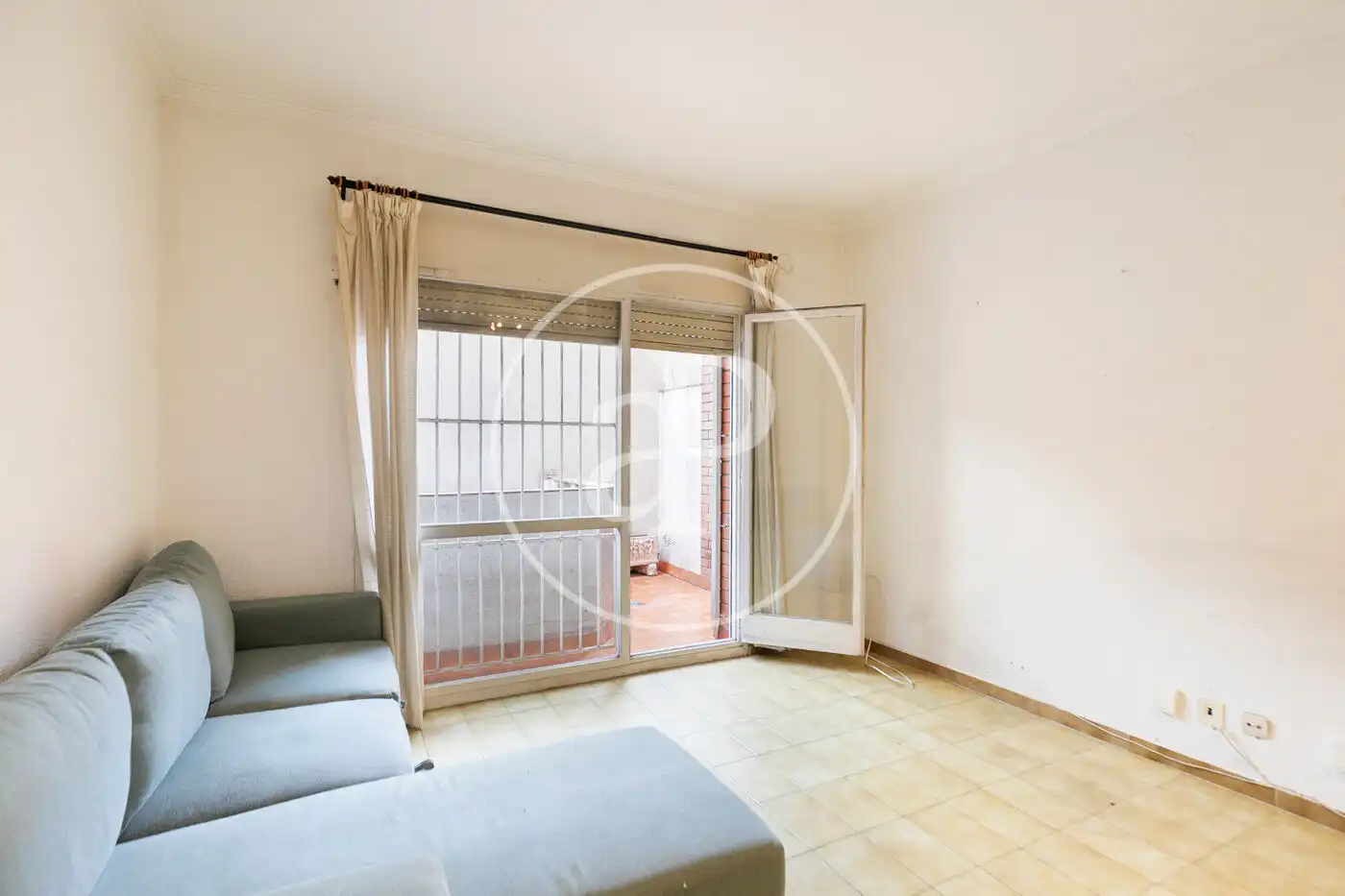 Vista exterior de Piso en venta en Barcelona con Calefacción