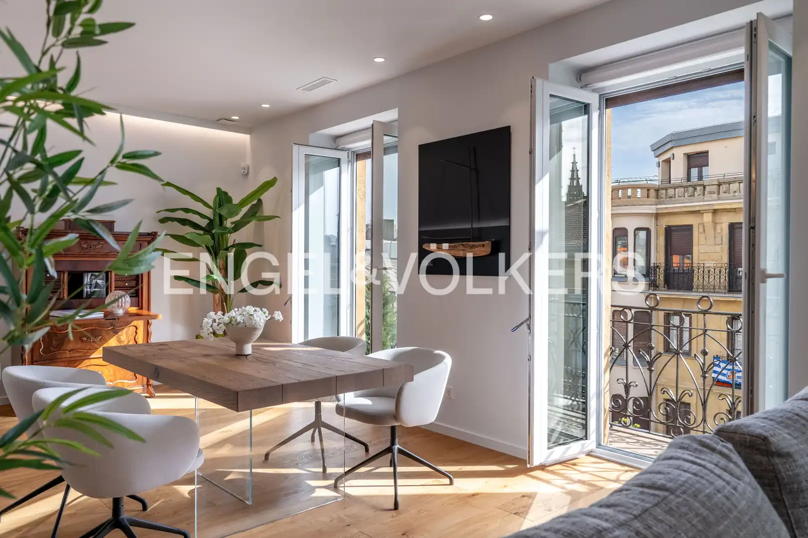 Sala d'estar de Pis en venda en Donostia - San Sebastián  amb Aire condicionat, Calefacció i Parquet
