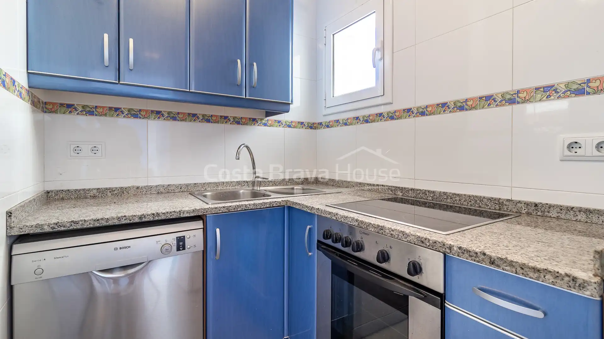 Cocina de Apartamento en venta en Palamós con Terraza, Trastero y Horno