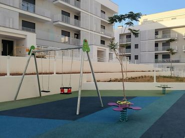 Pis amb piscina de lloguer a C. Maimónides
