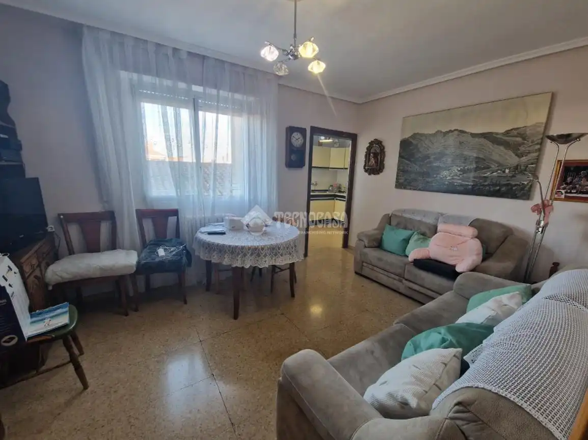 Sala de estar de Piso en venta en Palencia con Calefacción, Parquet y Terraza