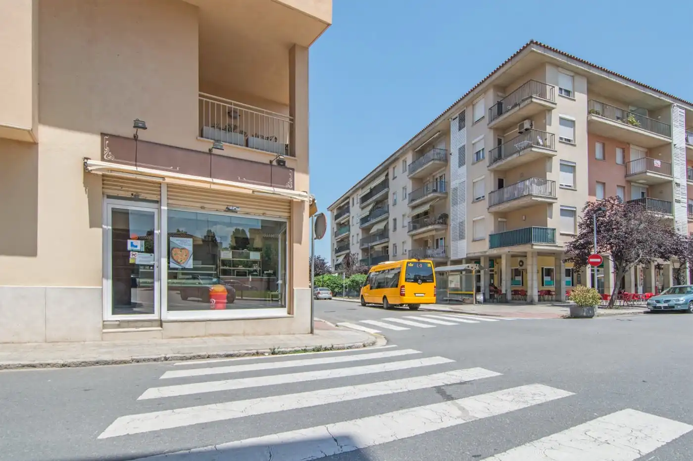 Houses for sale in Calle COMPOSITOR JOAQUIM SERRA, 3, Eixample - Horta Capallera