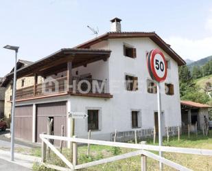 Vista exterior de Casa o xalet en venda en Zegama amb Terrassa i Balcó