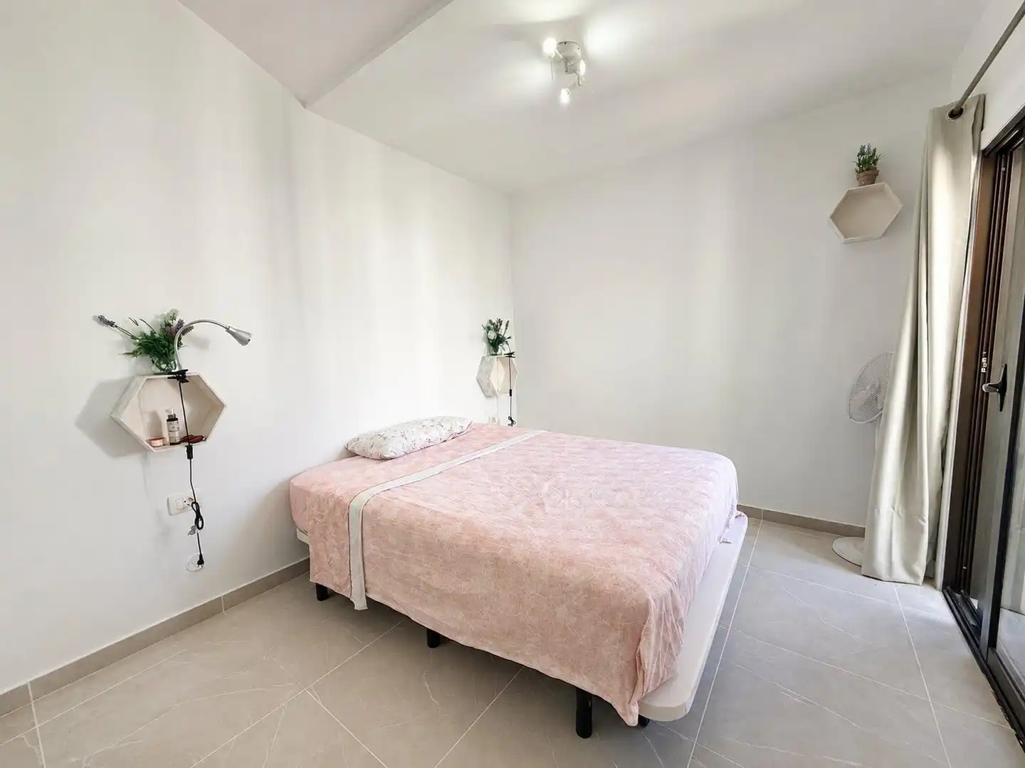 Dormitori de Apartament de lloguer en San Miguel de Abona amb Aire condicionat, Terrassa i Balcó