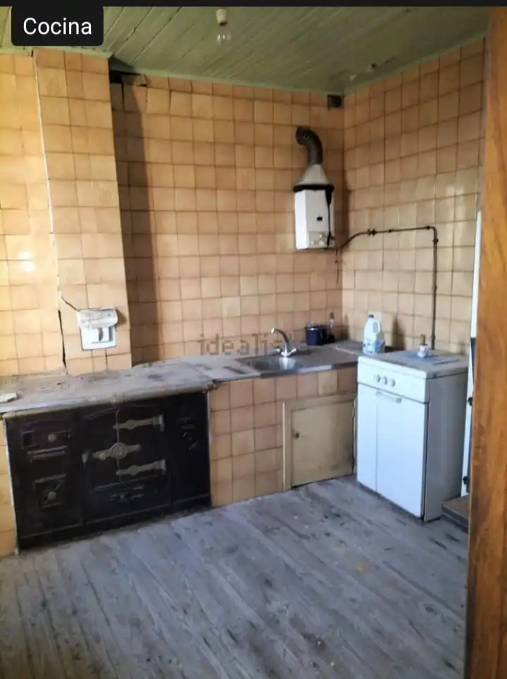 Kitchen of Houses for sale in Ourense Capital   with Terrace and Storage room