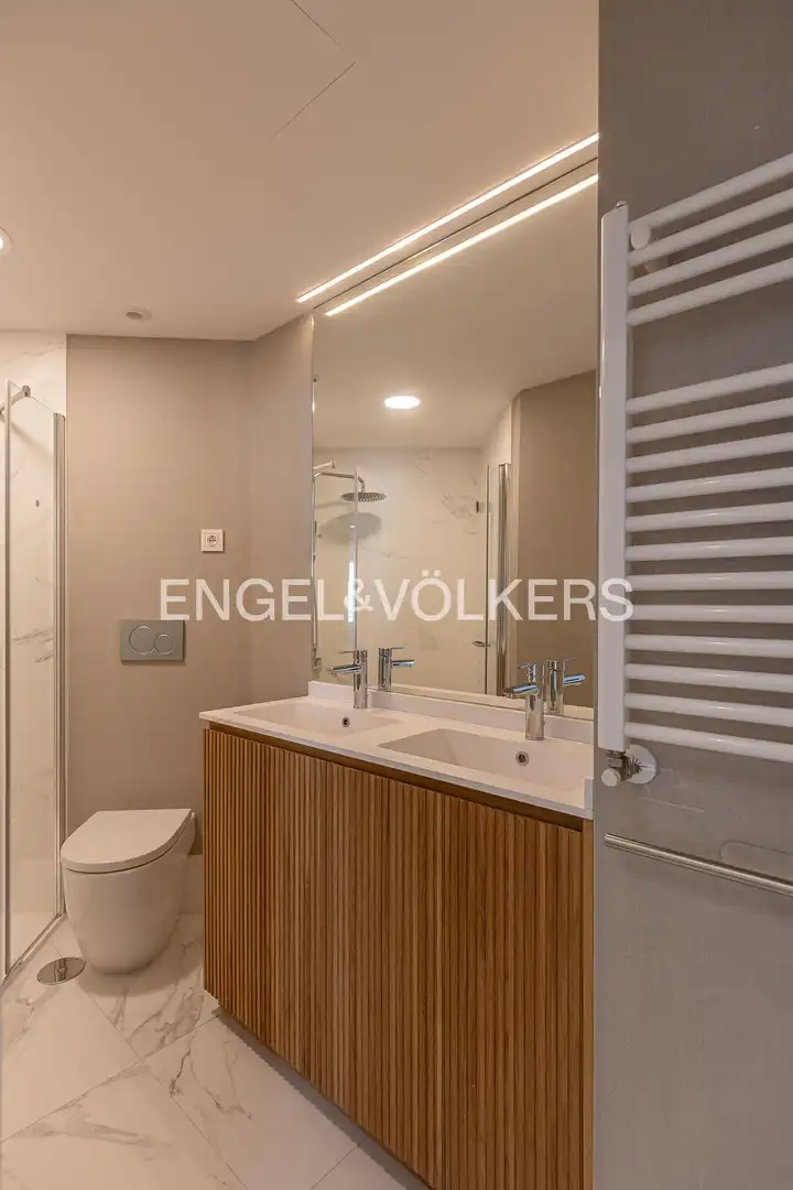 Badezimmer von Wohnung zur Miete in Madrid mit Klimaanlage, Heizung und Abstellraum