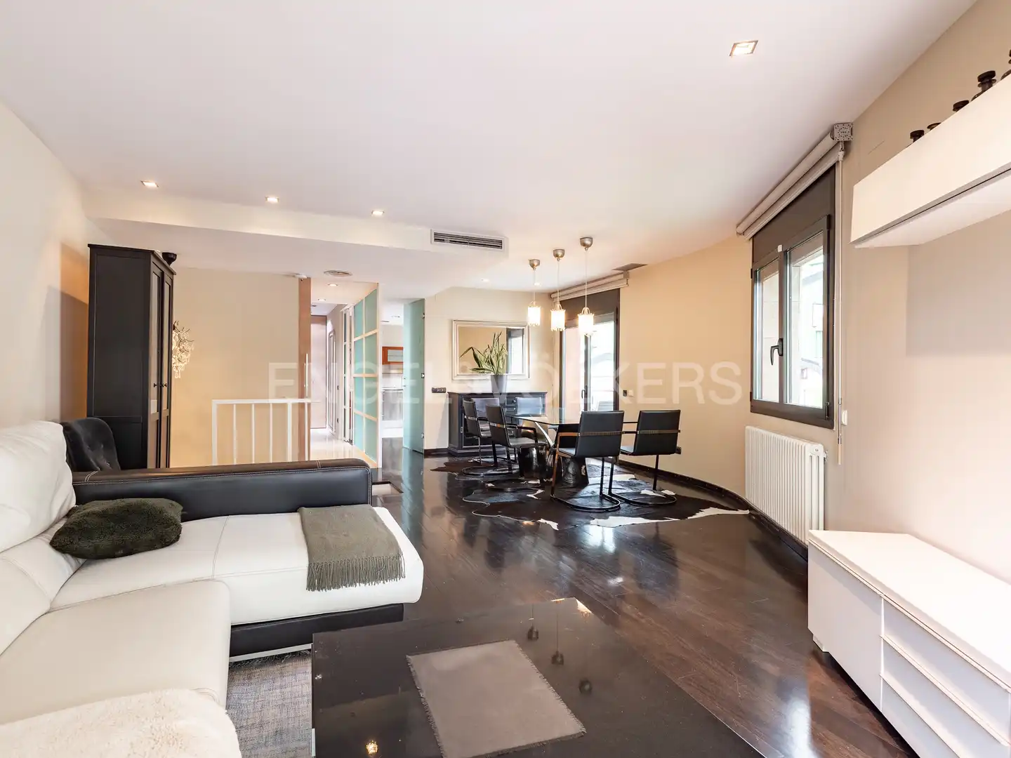 Sala d'estar de Dúplex en venda en Barcelona amb Aire condicionat, Calefacció i Parquet