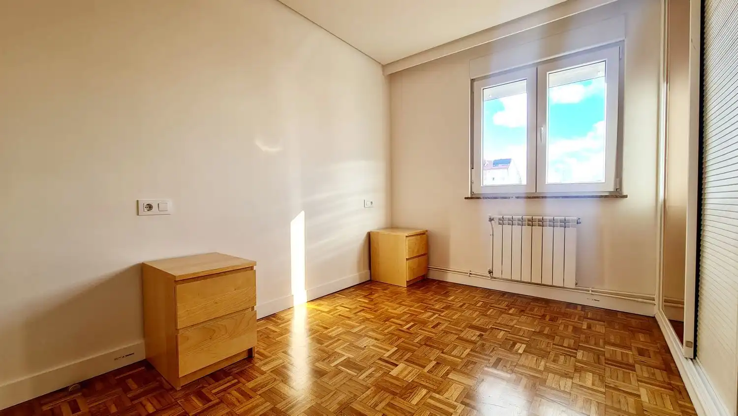 Schlafzimmer von Wohnung zur Miete in Madrid mit Klimaanlage