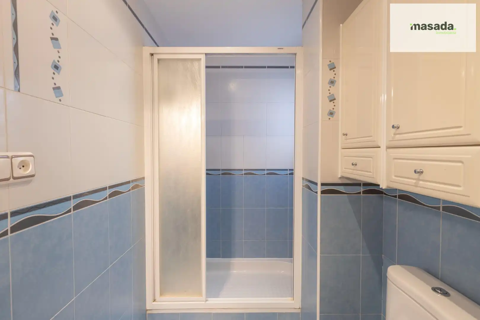 Baño de Piso en venta en Granada con Terraza y Amueblado