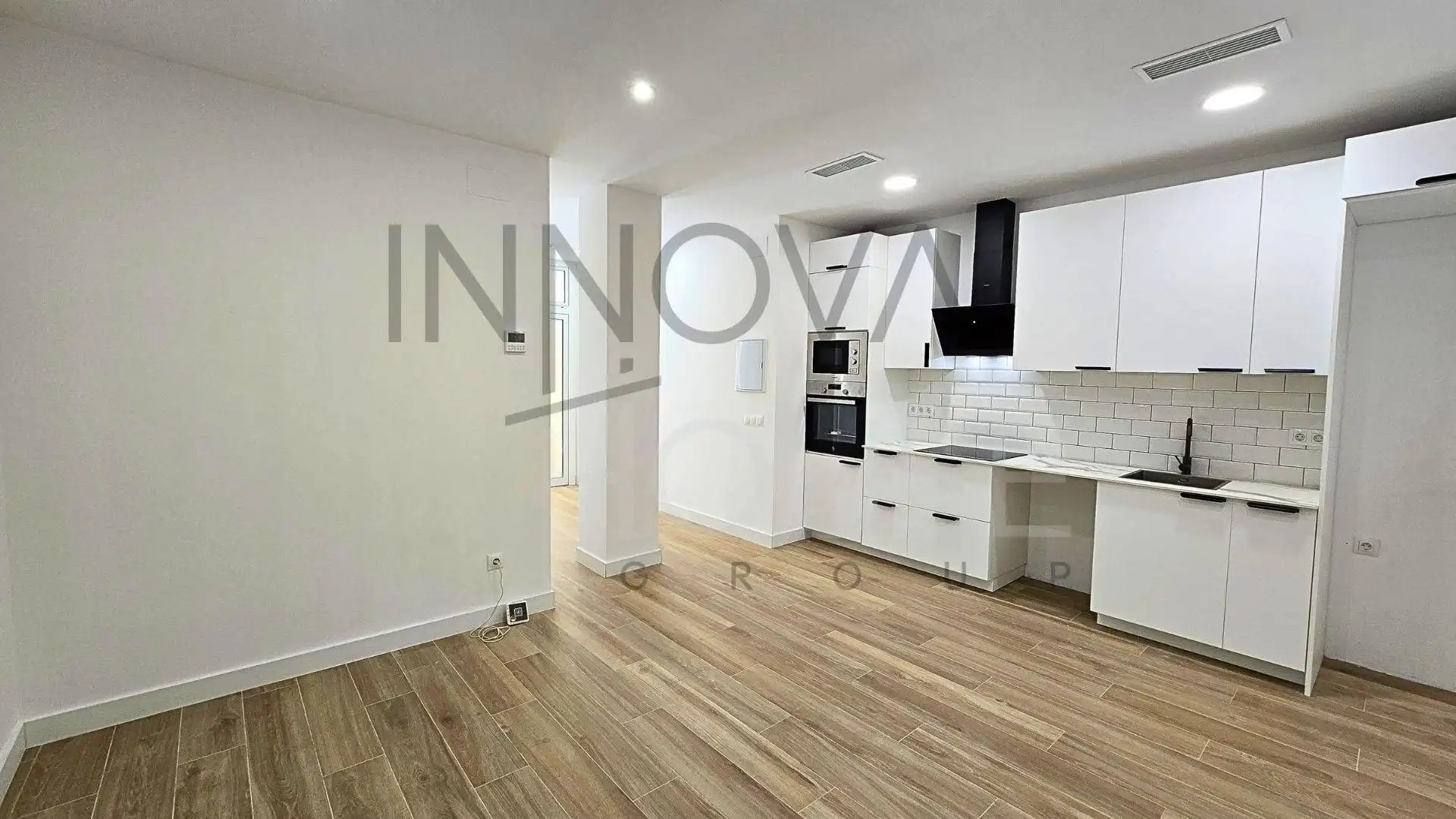 Planta baja en venta en Carrer de les Aigües del Llobregat, La Florida
