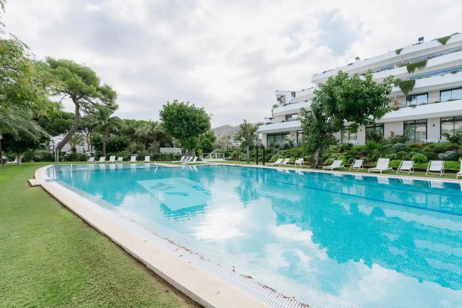 Piscina de Pis en venda en L'Alfàs del Pi amb Aire condicionat, Calefacció i Jardí privat
