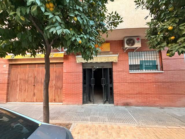 Local comercial en Venta en Calle Esturión, 39 en San Jerónimo - La Bachillera