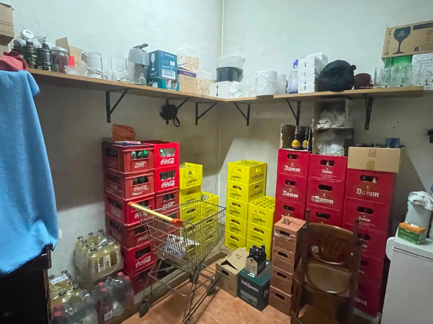 Local en traspaso en L'Hospitalet de Llobregat con Aire acondicionado, Calefacción y Amueblado