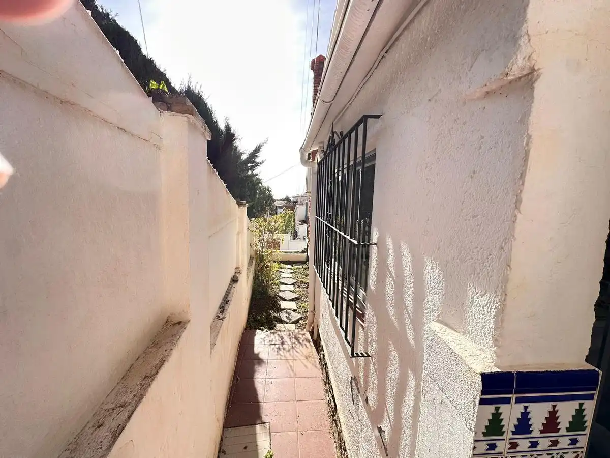 Vista exterior de Casa o chalet en venta en Almuñécar con Jardín privado, Terraza y Amueblado