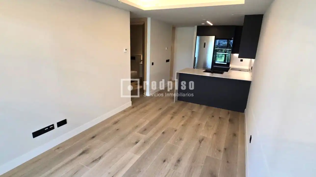Schlafzimmer von Wohnung zur Miete in Madrid mit Privatgarten, Terrasse und Abstellraum