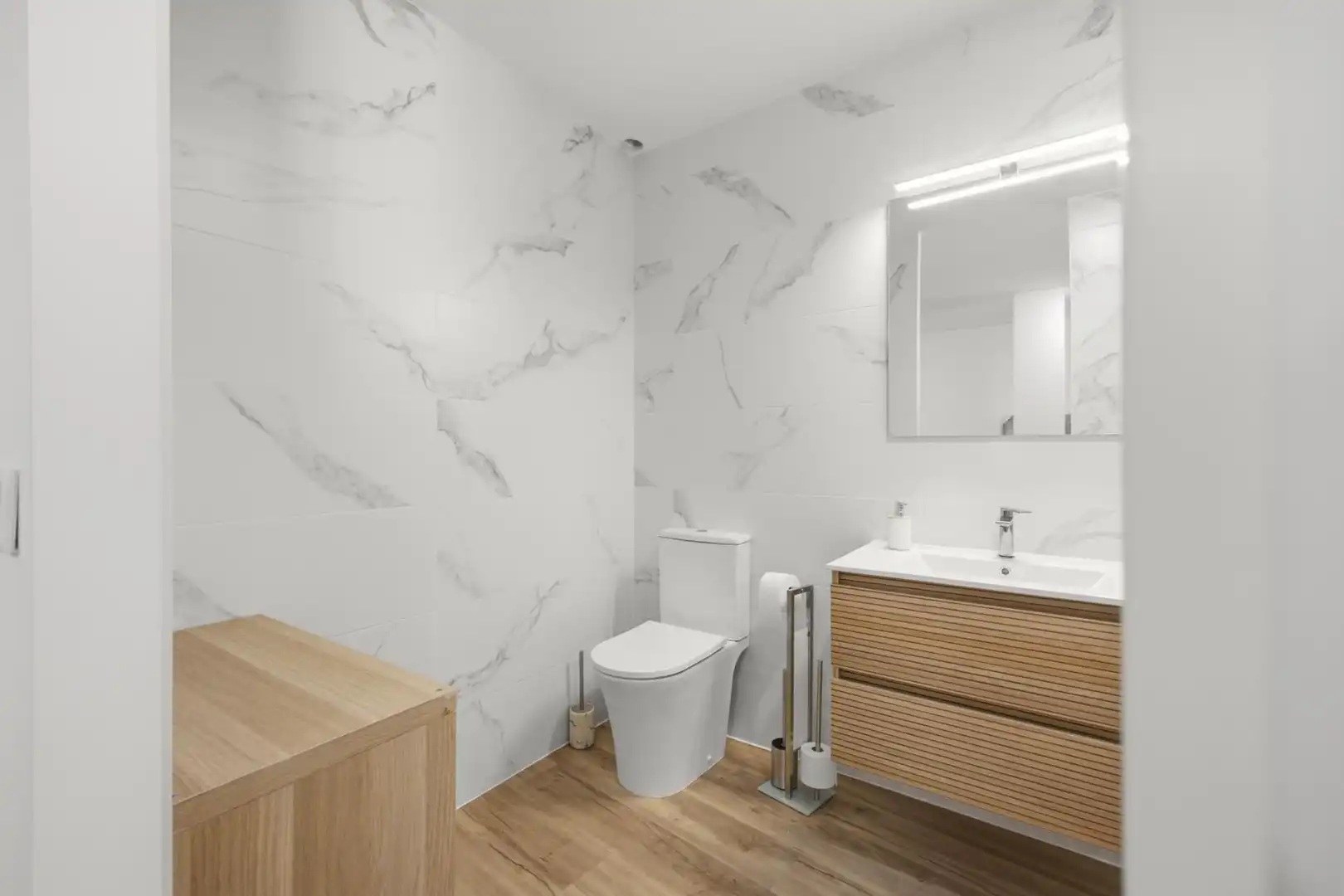Bathroom of Apartments for sale in Vigo   with Heating, Furnished and Balcony
