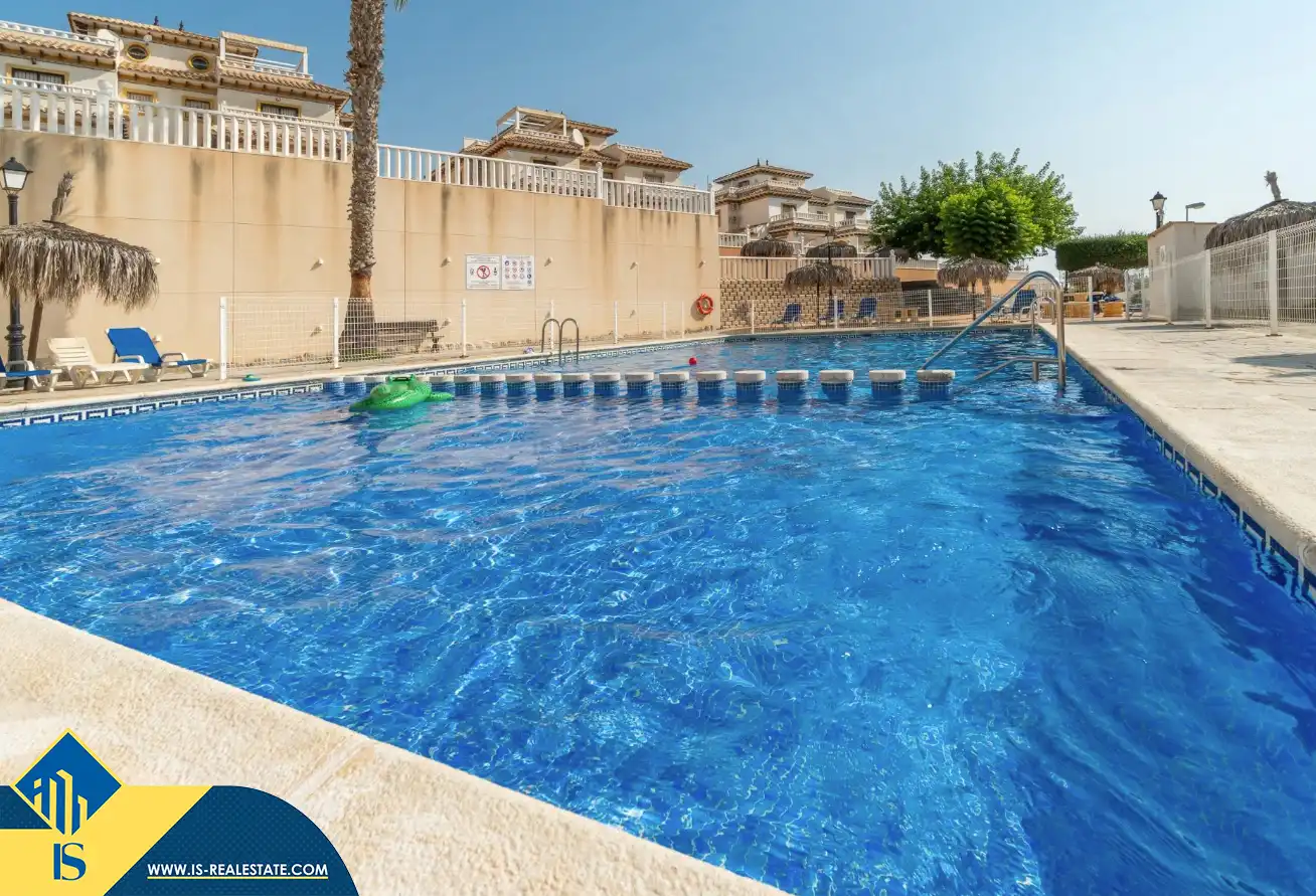 Piscina de Apartamento en venta en Orihuela con Aire acondicionado, Calefacción y Jardín privado