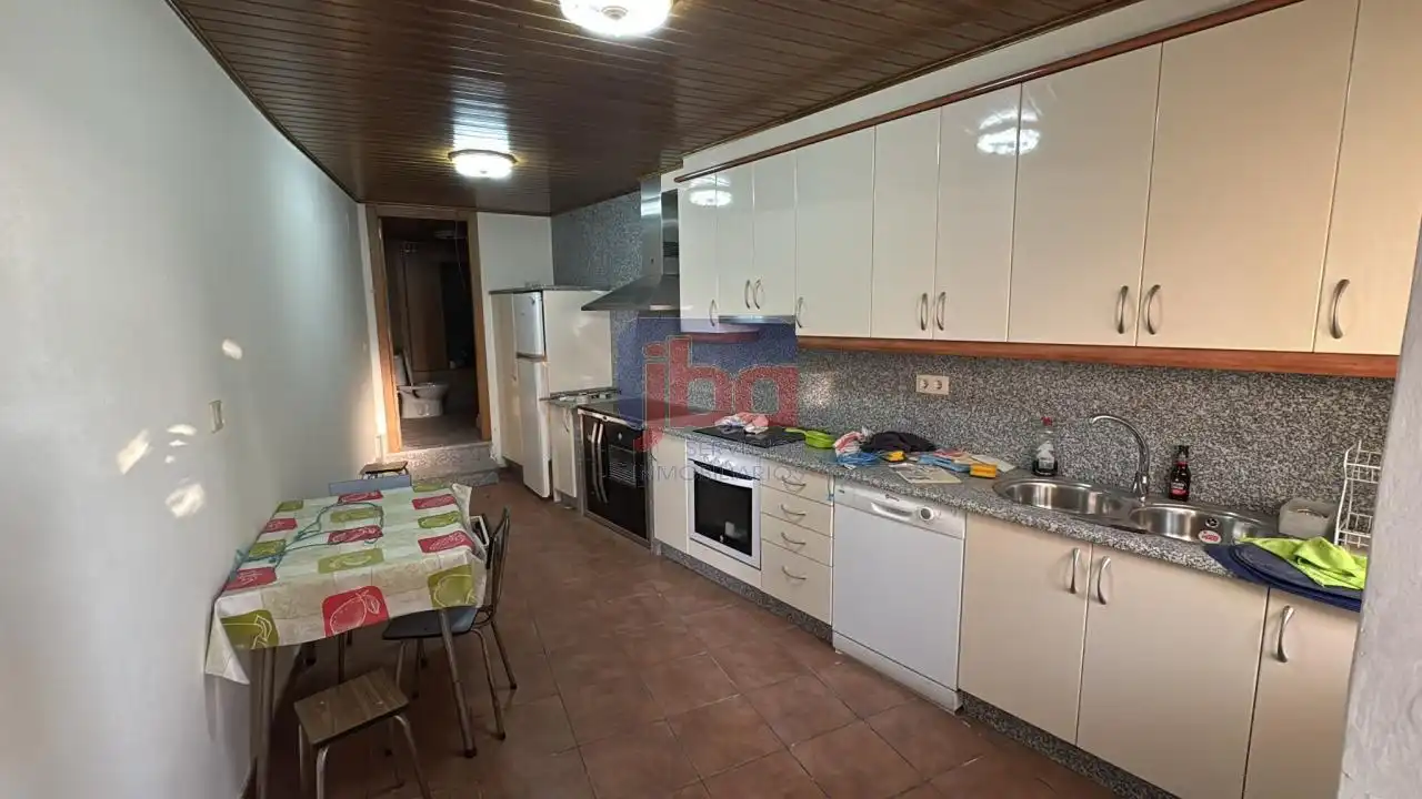 Cuina de Casa o xalet en venda en Vilar de Santos amb Calefacció i Jardí privat