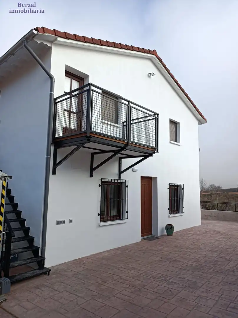 Terrassa de Casa o xalet en venda en Matute amb Terrassa, Moblat i Balcó