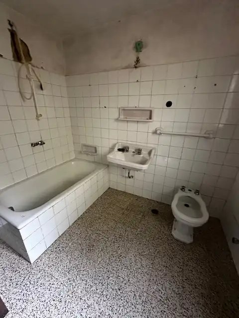 Bany de Casa adosada en venda en Pravia amb Calefacció, Jardí privat i Terrassa