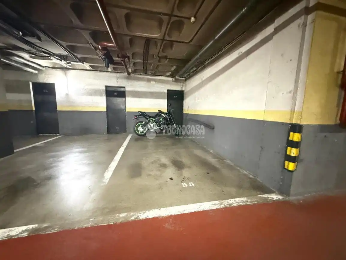 Parking de Piso en venta en Alcorcón con Aire acondicionado, Terraza y Piscina comunitaria