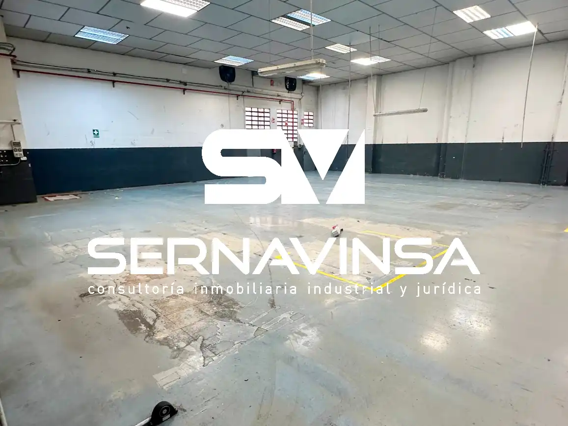 Vista exterior de Nave industrial de alquiler en Sabadell