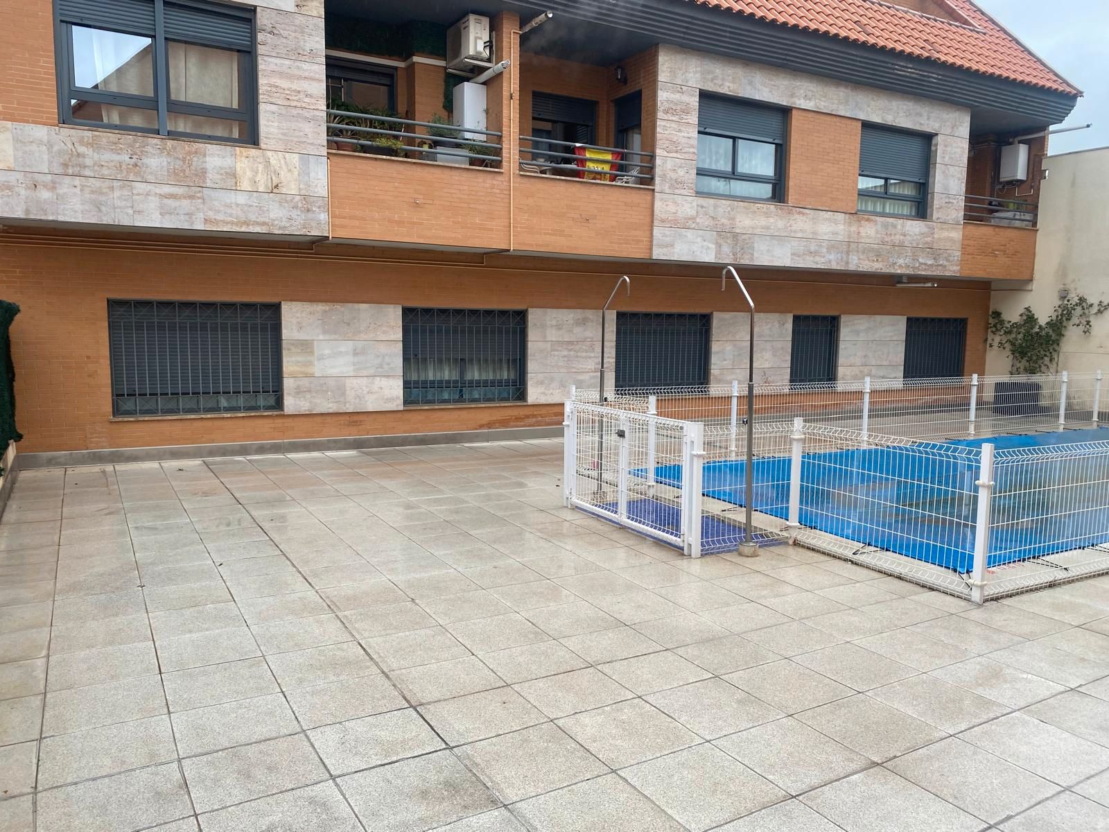 Piscina de Dúplex en venta en Ciudad Real Capital con Aire acondicionado, Calefacción y Terraza