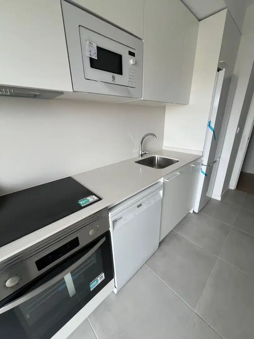 Appartamento con terrazza in affitto a Entrenúcleos, imagen 15