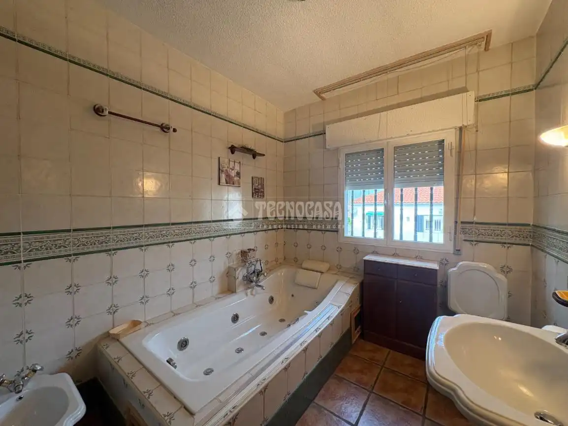 Badezimmer von Haus oder Chalet zum Verkauf in El Álamo mit Klimaanlage, Heizung und Privatgarten