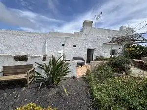 Vista exterior de Casa o chalet en venta en Haría con Jardín privado, Terraza y Amueblado