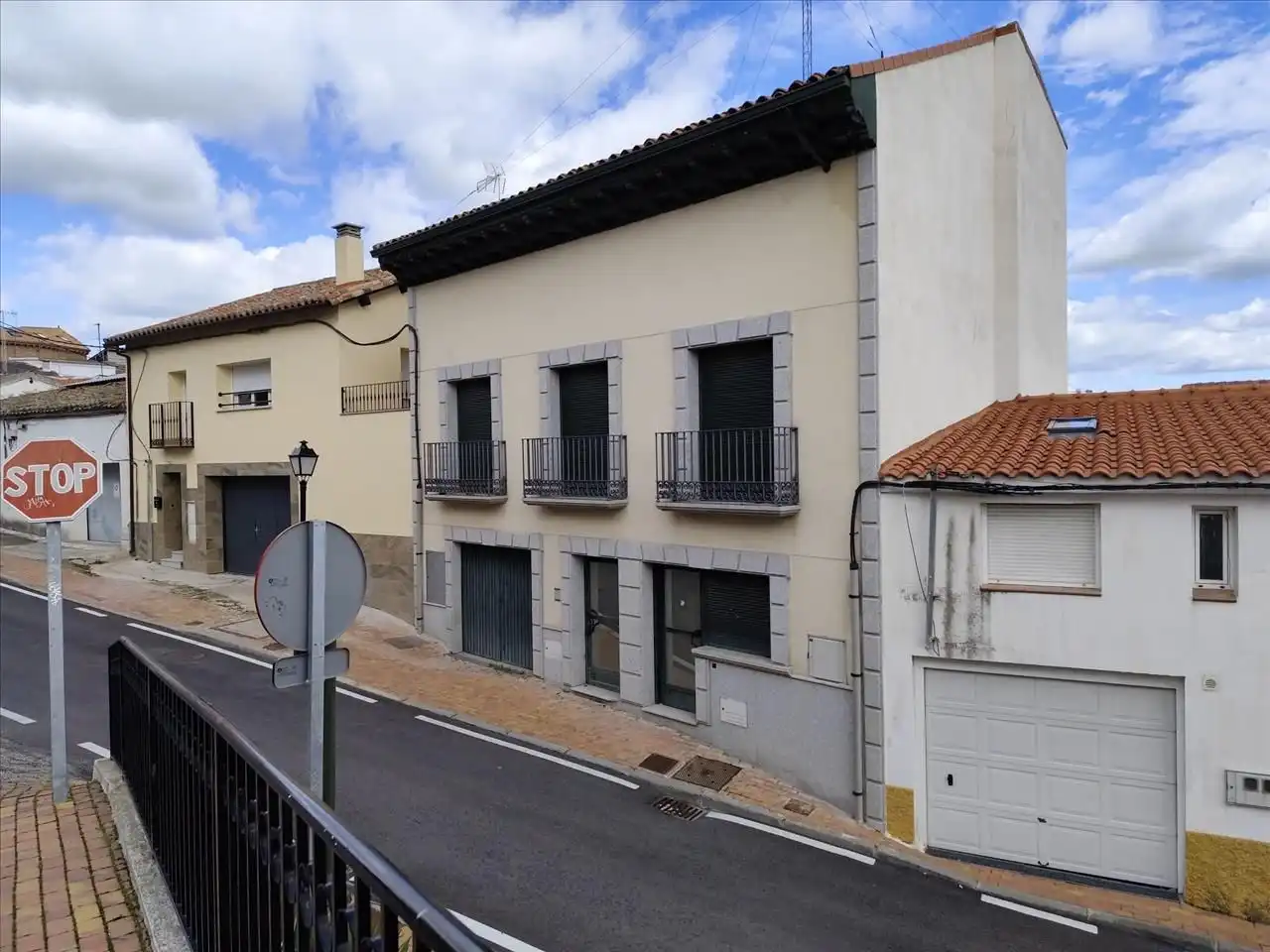Duplexes for sale in JOSE DE LA MORENA, Villamantilla