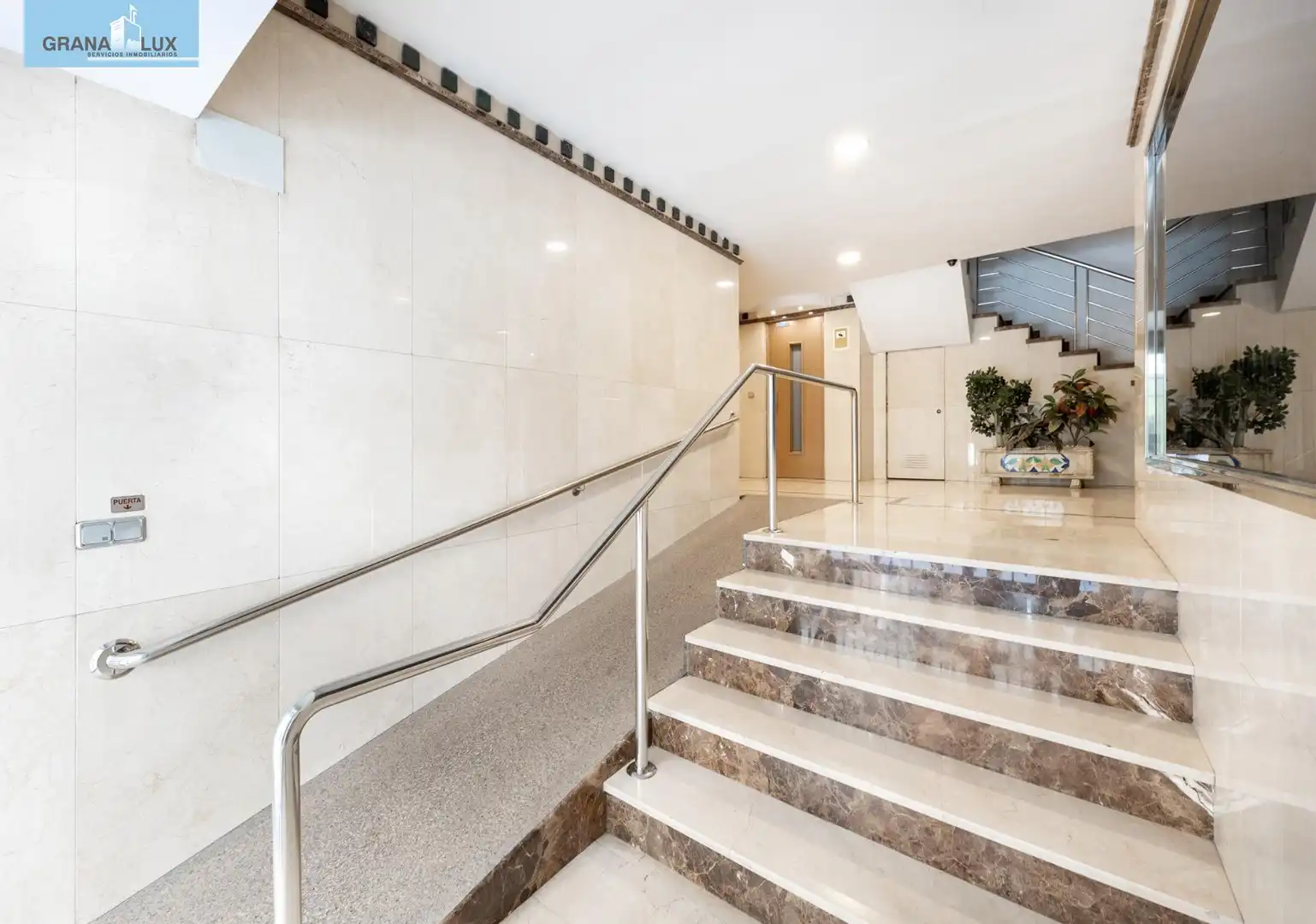 Flat with terrace for sale in Calle DOCTOR ADELARDO MORA, imagen 3