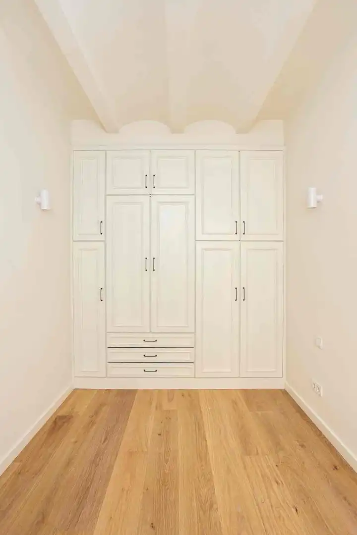 Habitación de Piso en venta en Barcelona con Parquet y Balcón