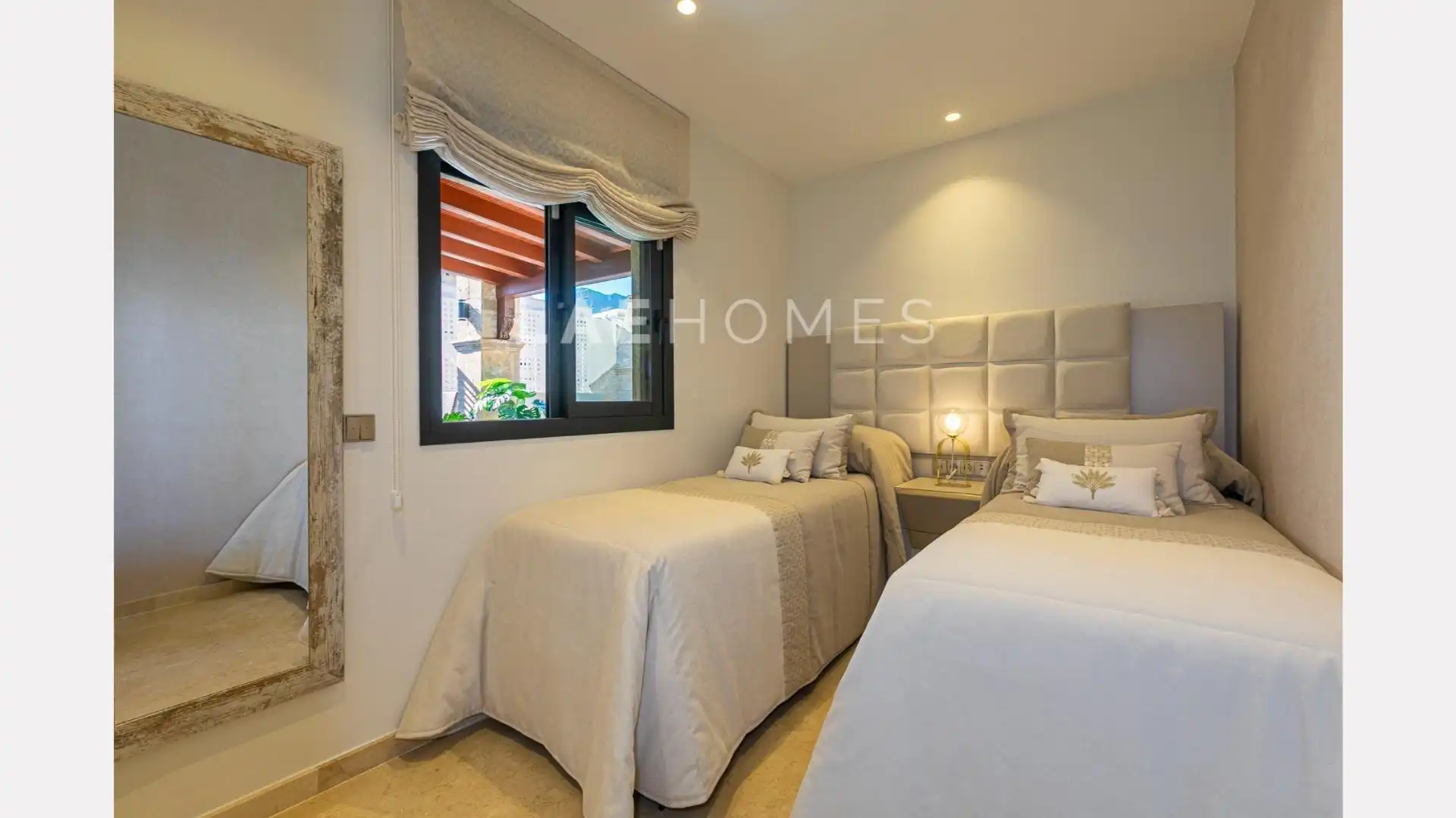 Schlafzimmer von Dachboden zum Verkauf in Marbella mit Klimaanlage, Heizung und Terrasse