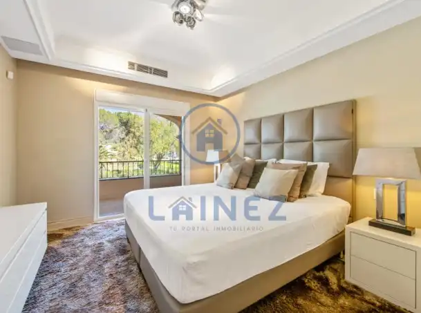 Apartamento con terraza en venta en Milla de Oro, imagen 3