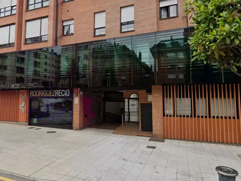 Vista exterior de Garaje de alquiler en Oviedo 