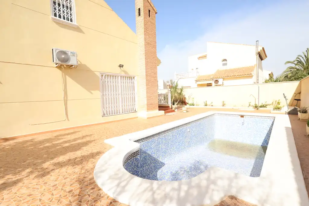 Piscina de Casa o chalet en venta en Orihuela con Aire acondicionado, Calefacción y Terraza