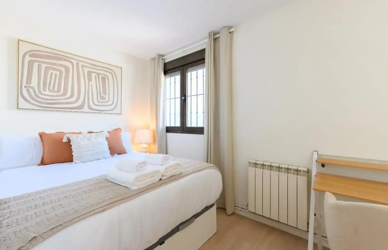 Dormitori de Àtic de lloguer en Madrid amb Aire condicionat, Calefacció i Parquet