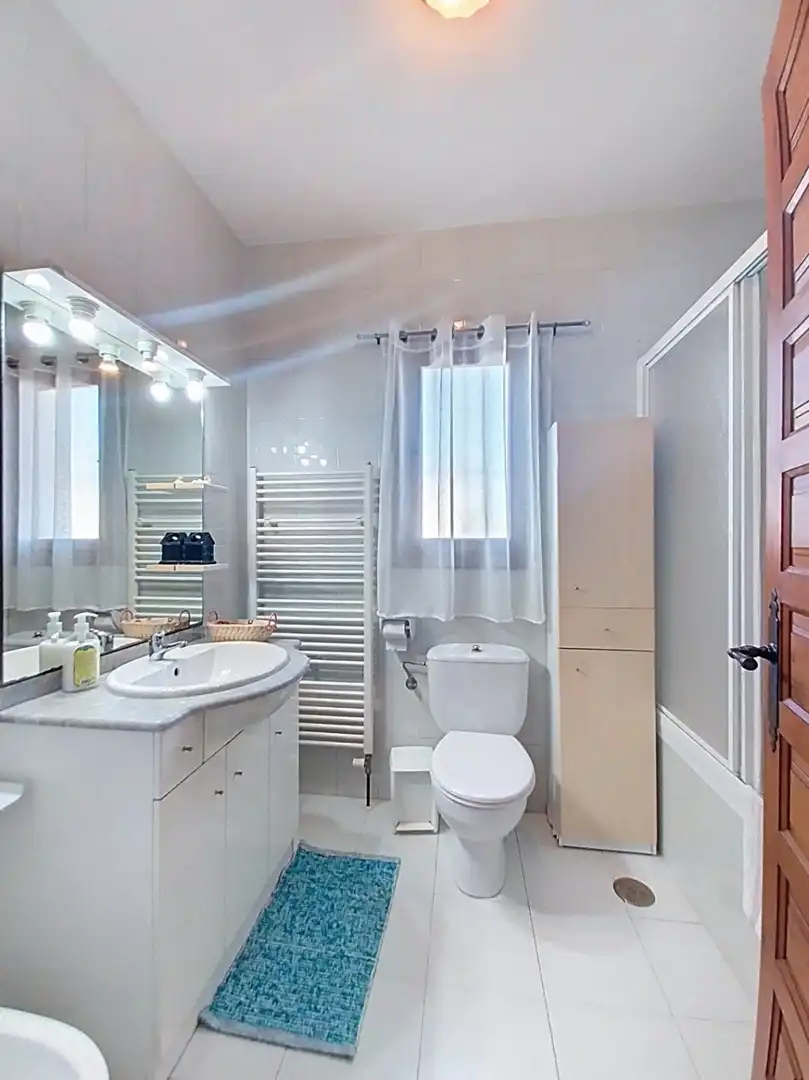 Bathroom of Houses for sale in L'Alfàs del Pi  with Air Conditioner, Heating and Private garden