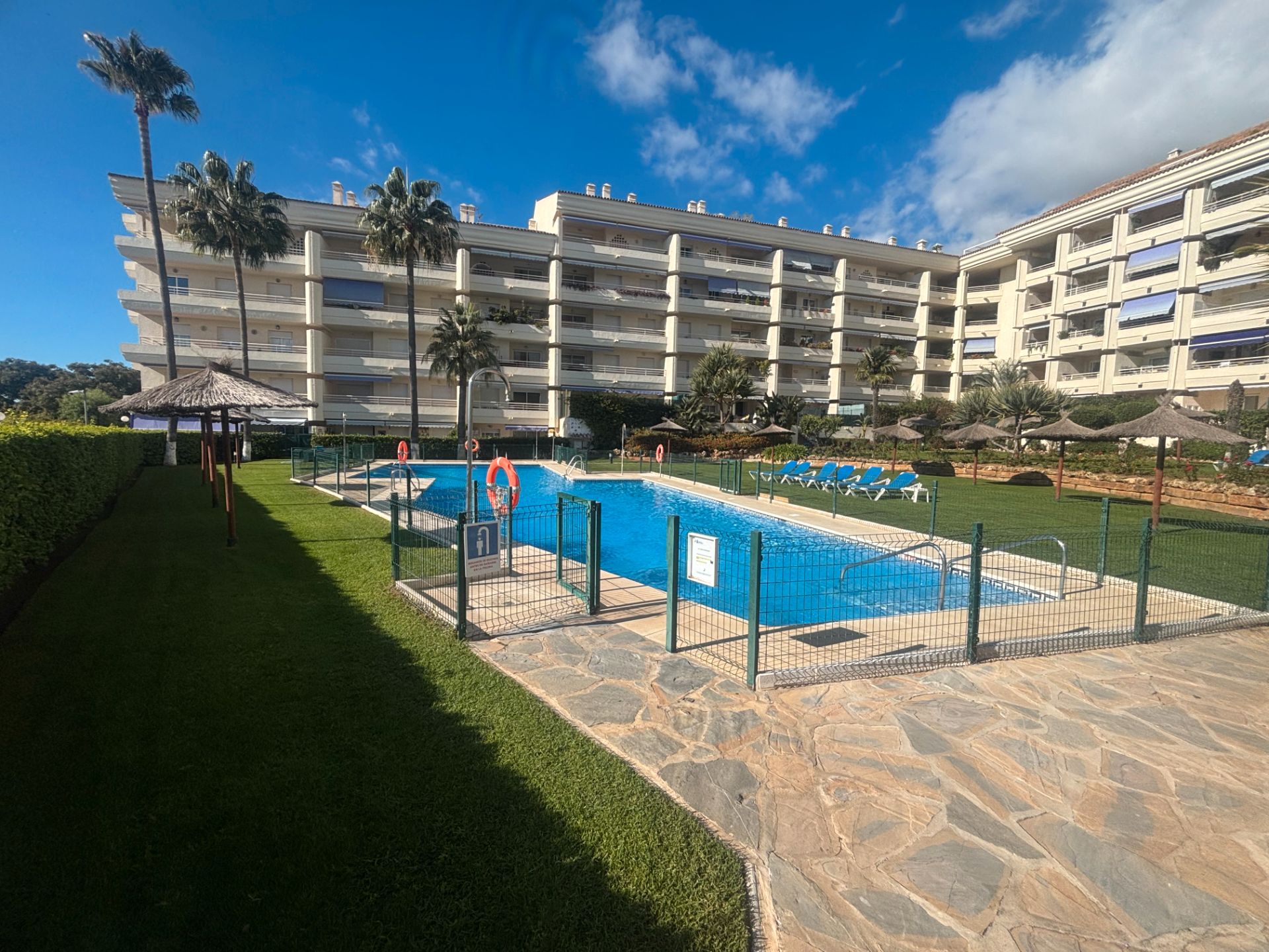 Swimming pool of Planta baja for sale in Marbella  with Air Conditioner, Private garden and Terrace