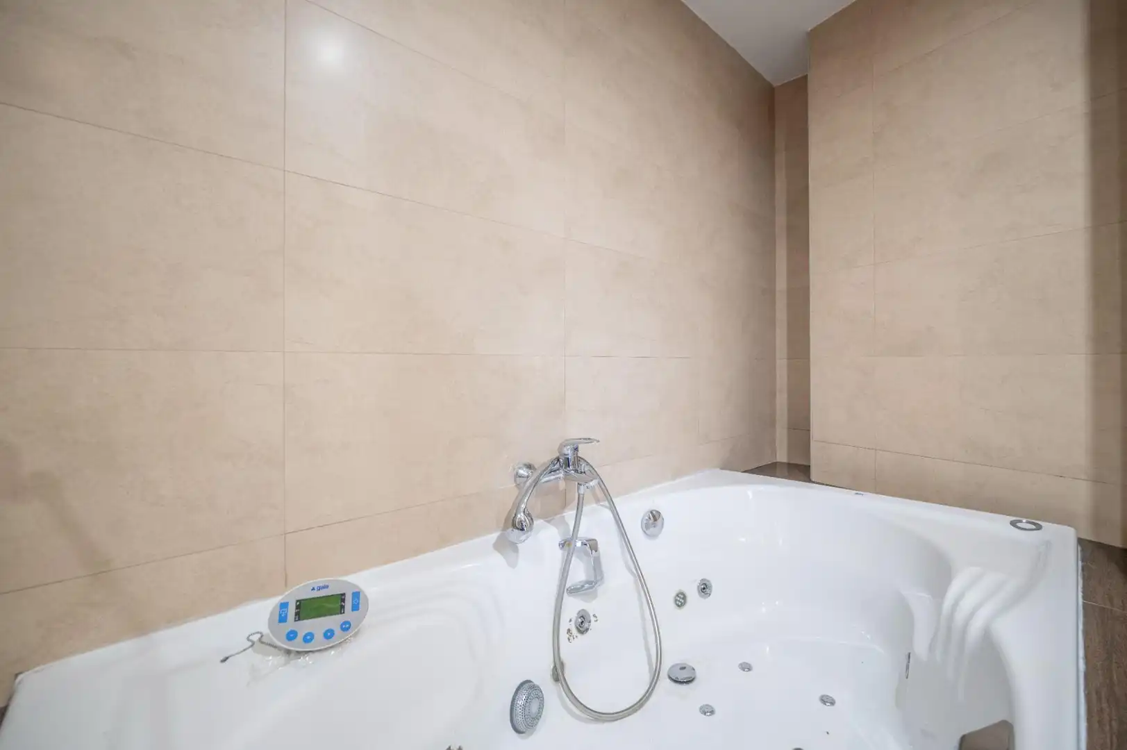 Baño de Piso en venta en Granada con Aire acondicionado y Calefacción