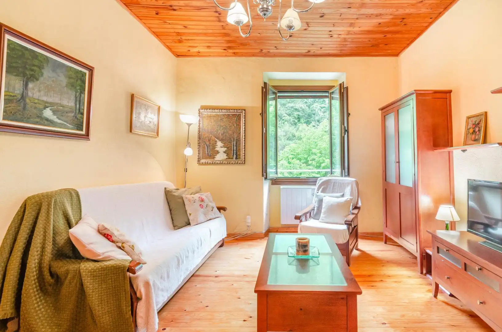 Sala de estar de Casa adosada en venta en Somiedo con Calefacción, Jardín privado y Trastero