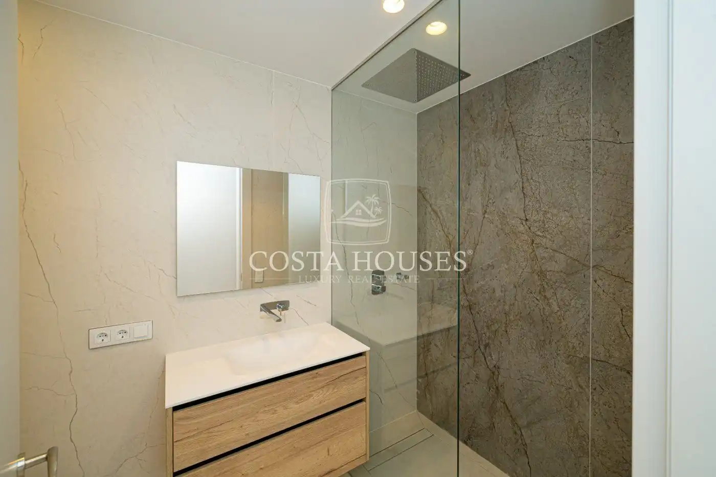 Baño de Planta baja en venta en Benidorm con Aire acondicionado, Jardín privado y Terraza