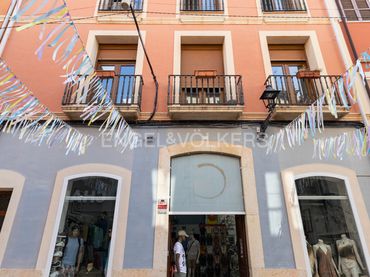 Casa con balcone in vendita a Carrer del Cop
